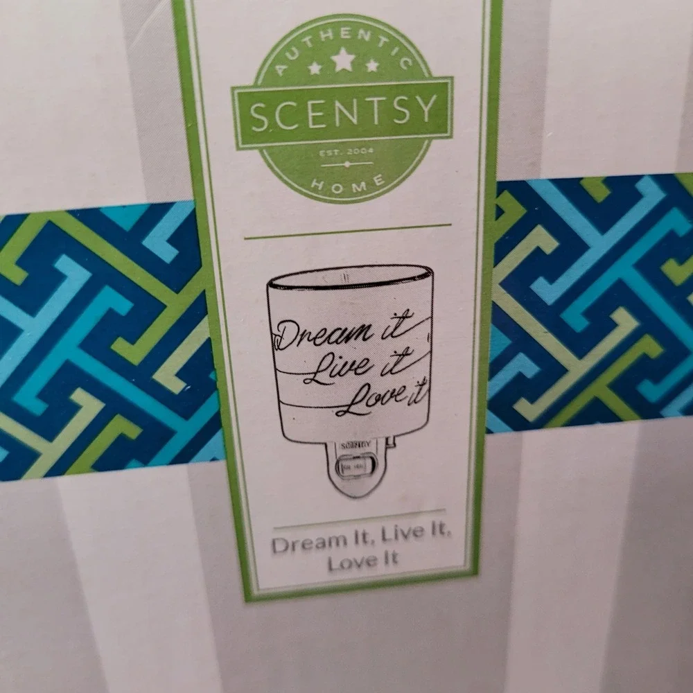 Scentsy Dream It Live‎ It Love It Mini Warmer Frosted Glass Wall Plug In